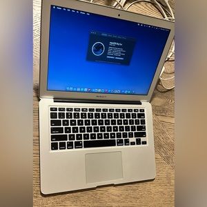 Apple Laptop Macbook air 13-in early 2014